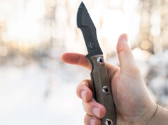 Cuțit Böker Plus Micro Tracker 2.0 – Compact, Brutal și Gândit pentru Supraviețuire
