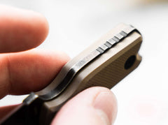 Cuțit Magnum Li’l Friend Micro – Ultra Compact, Discret și Mereu la Îndemână