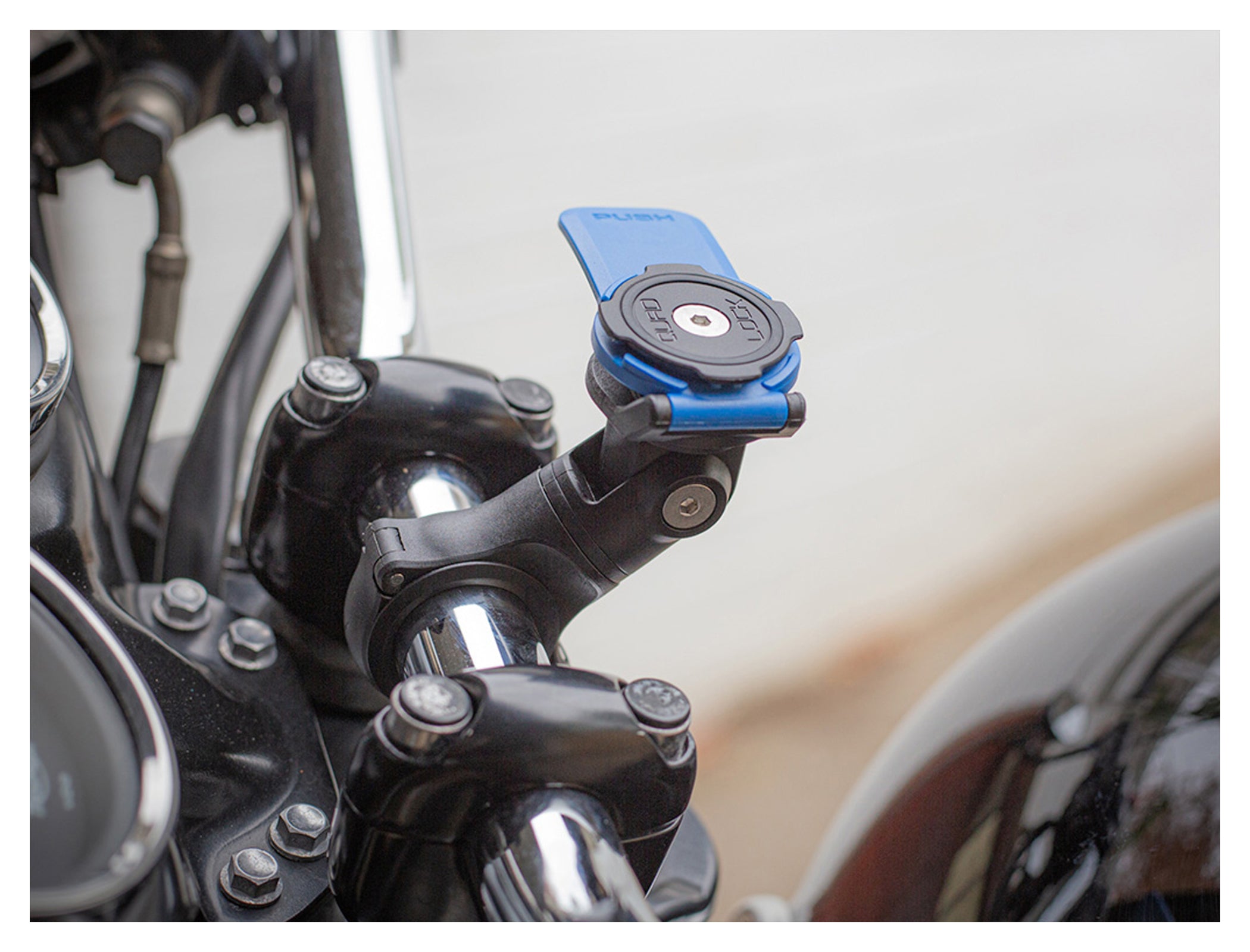 Adaptor Articulat Quad Lock pentru Suporturi Moto - Unghi Ajustabil