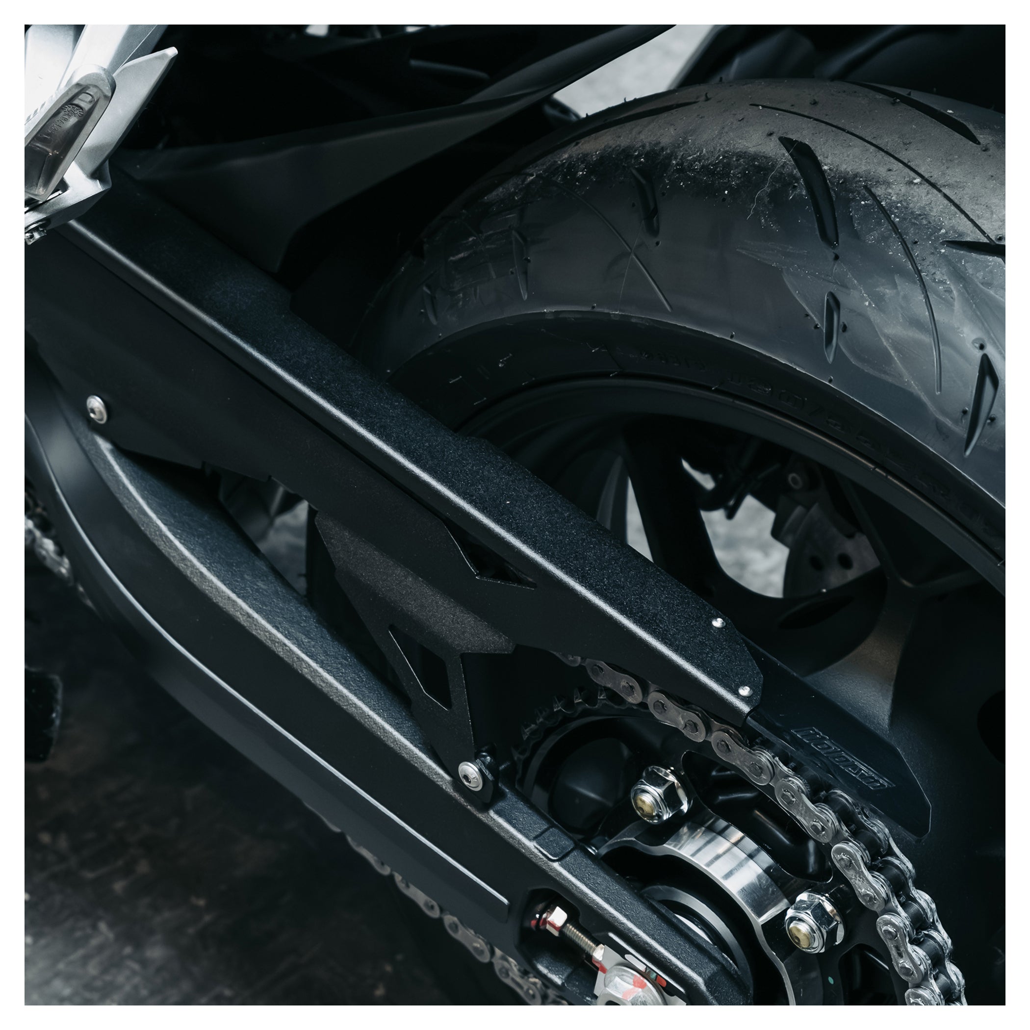 Apărătoare Lanț Aero CB1000 Hornet MOTOISM - Aluminiu, Sportiv