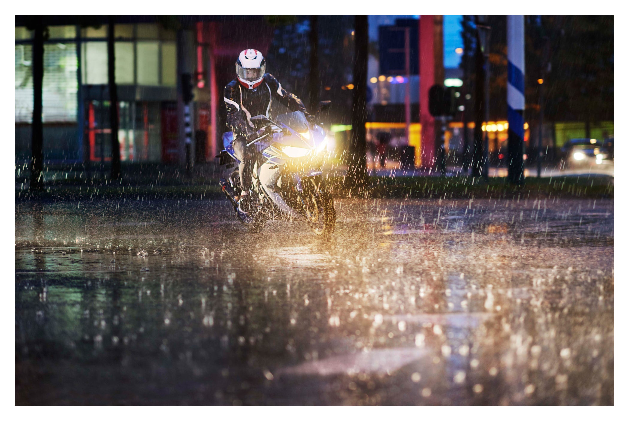 Bec Moto RacingVision GT200 H7 Philips - Până la 200% Mai Multă Lumină