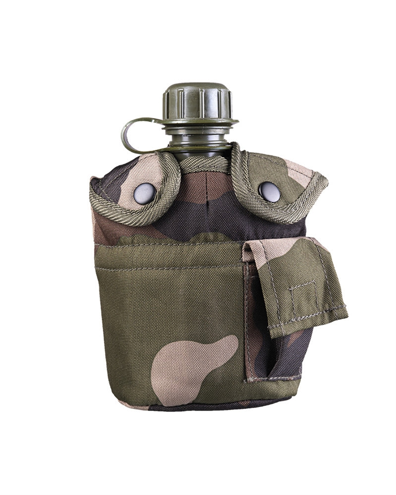 Bidon Mil-Tec US 1 L cu Husă și Gamelă – bidon cu husă camuflaj și clapete de prindere, vedere frontală