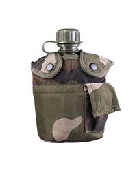 Bidon Mil-Tec US 1 L cu Husă și Gamelă – bidon cu husă camuflaj și clapete de prindere, vedere frontală