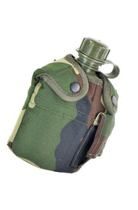 Bidon Mil-Tec US 1 L cu Husă și Gamelă – variantă cu husă woodland, vedere 3/4
