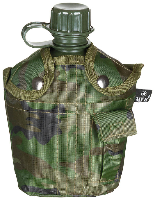 Bidon militar plastic 1L cu husă Woodland MFH - Capac înșurubabil, clipsuri prindere