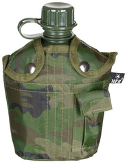 Bidon militar plastic 1L cu husă Woodland MFH - Capac înșurubabil, clipsuri prindere