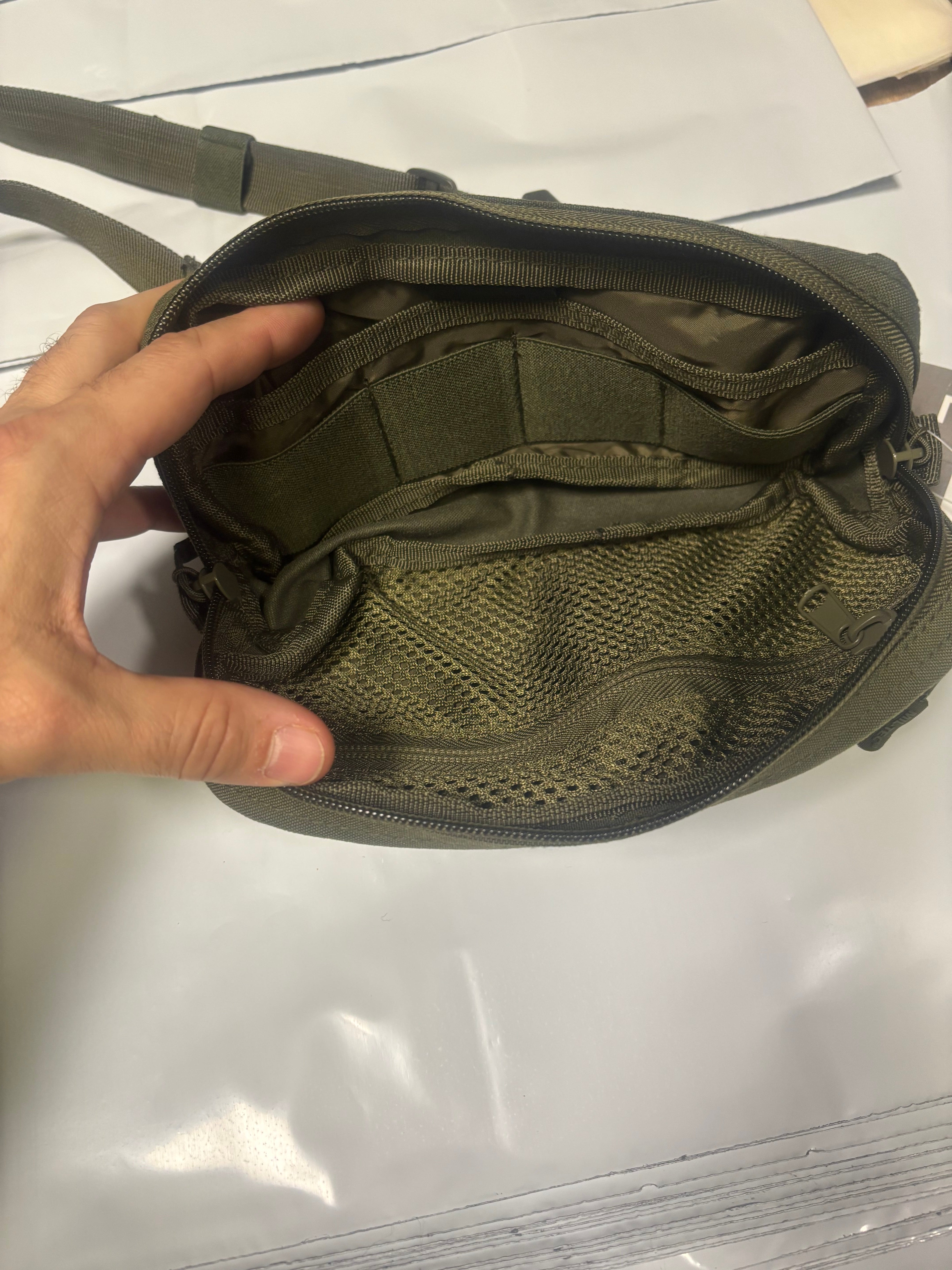 Borsetă Oliv cu sistem MOLLE – tactică și practică