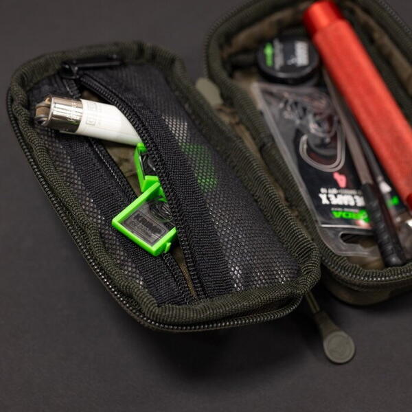Borsetă Pescuit Korda Compac 70 Tackle Pouch Dark Kamo - Organizare Esențială - 2