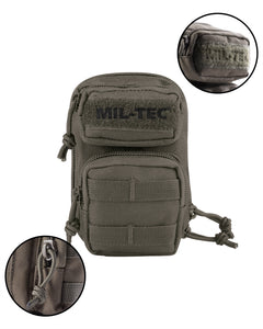 Breloc Mini Rucsac Mil-Tec Assault – 3 Buzunare cu Fermoar, Oliv