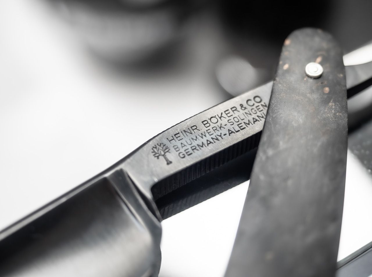 Briceag Böker Black Amboina- Lama Carbon Negru, Maner Lemn Amboina