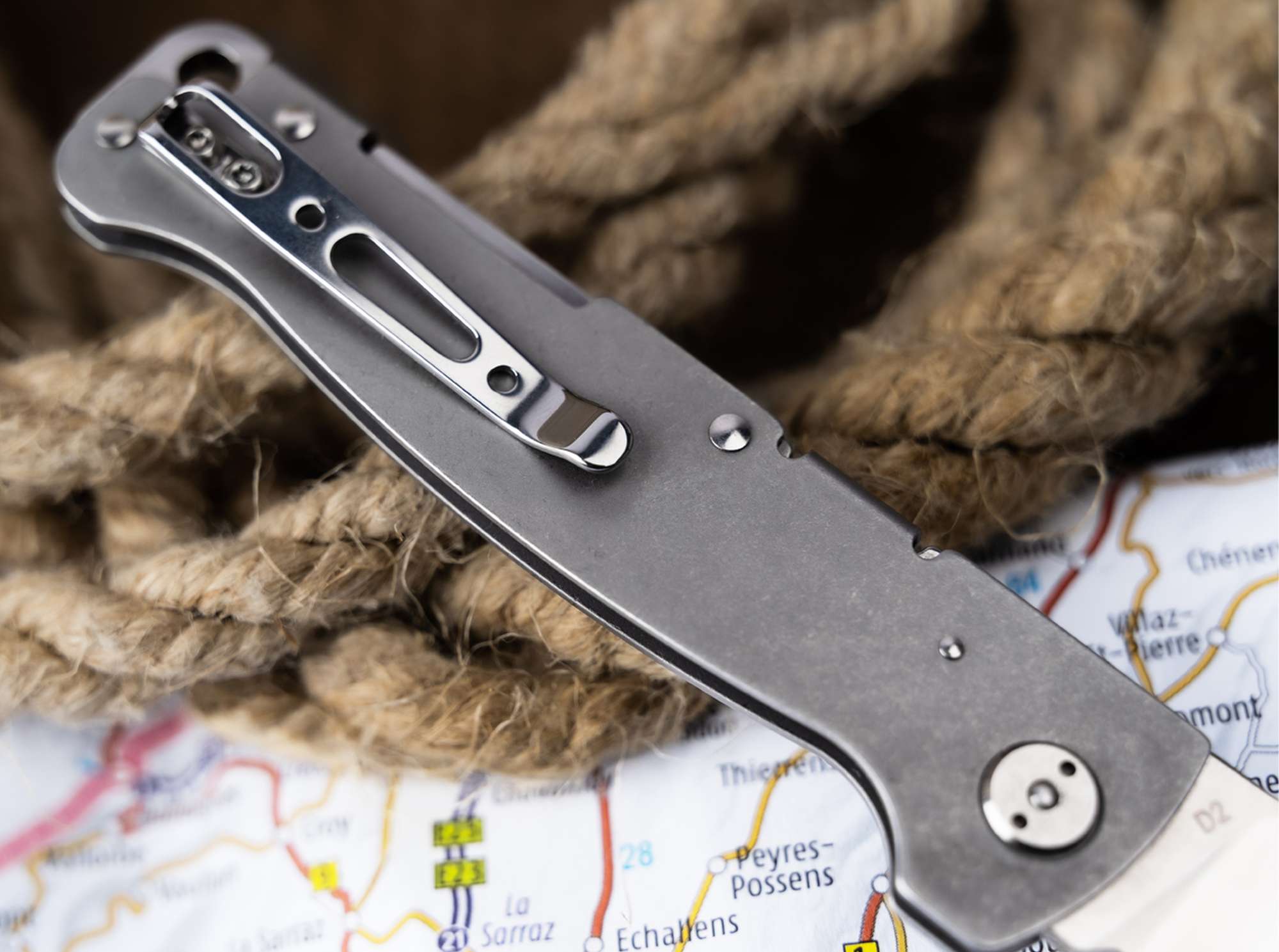 Briceag Böker Plus Atlas Backlock Droppoint – Cuțit EDC Compact, Versatil și Fiabil