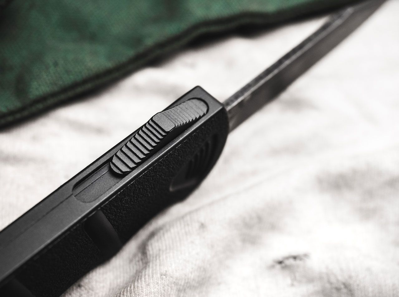 Briceag Böker Plus Kalashnikov OTF Bowie Böker- Lama D2 Stonewash, Prindere Sigura