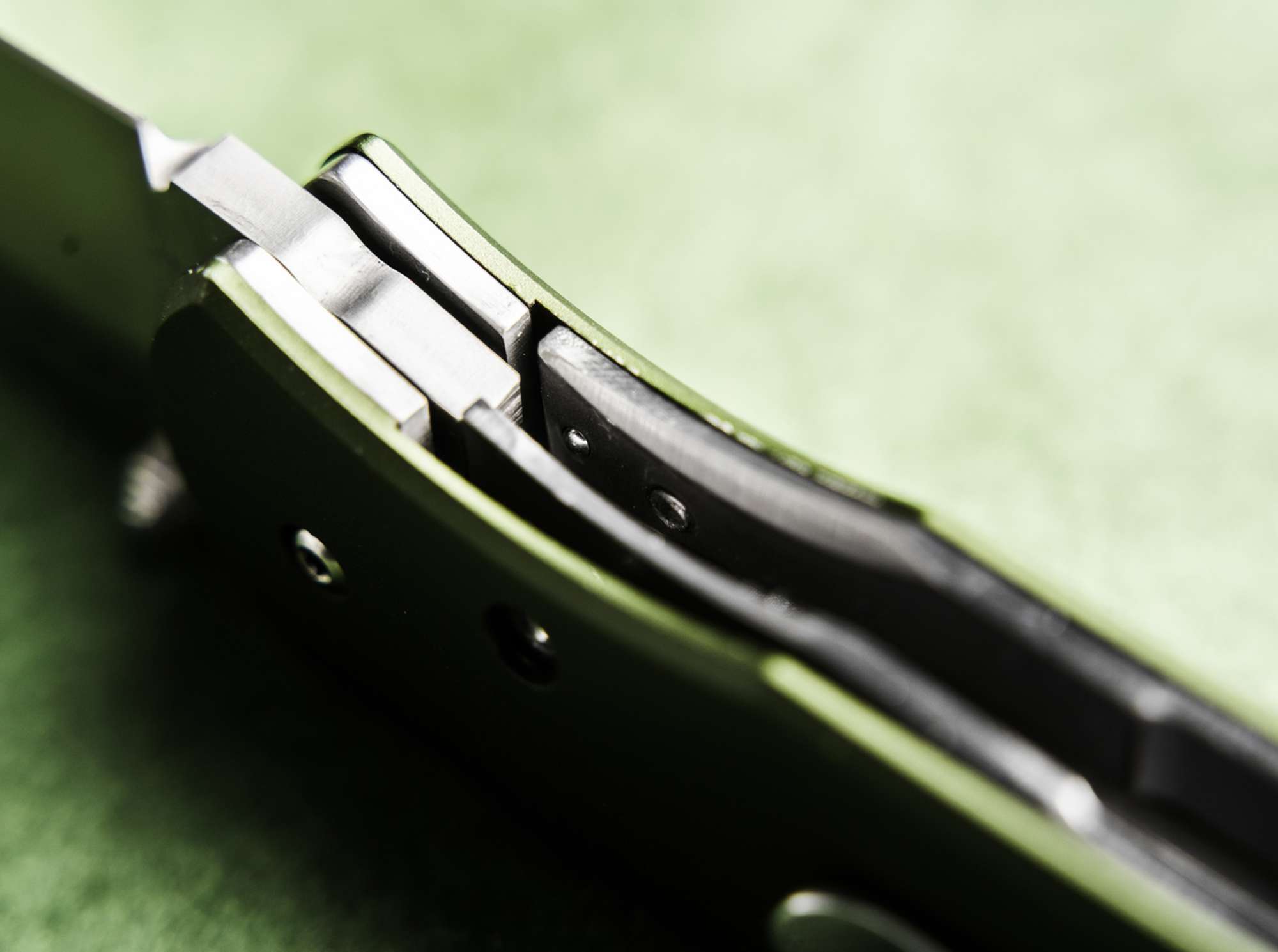 Briceag Böker Plus Lefti – Cuțit EDC Compact, Robust și Ambidextru