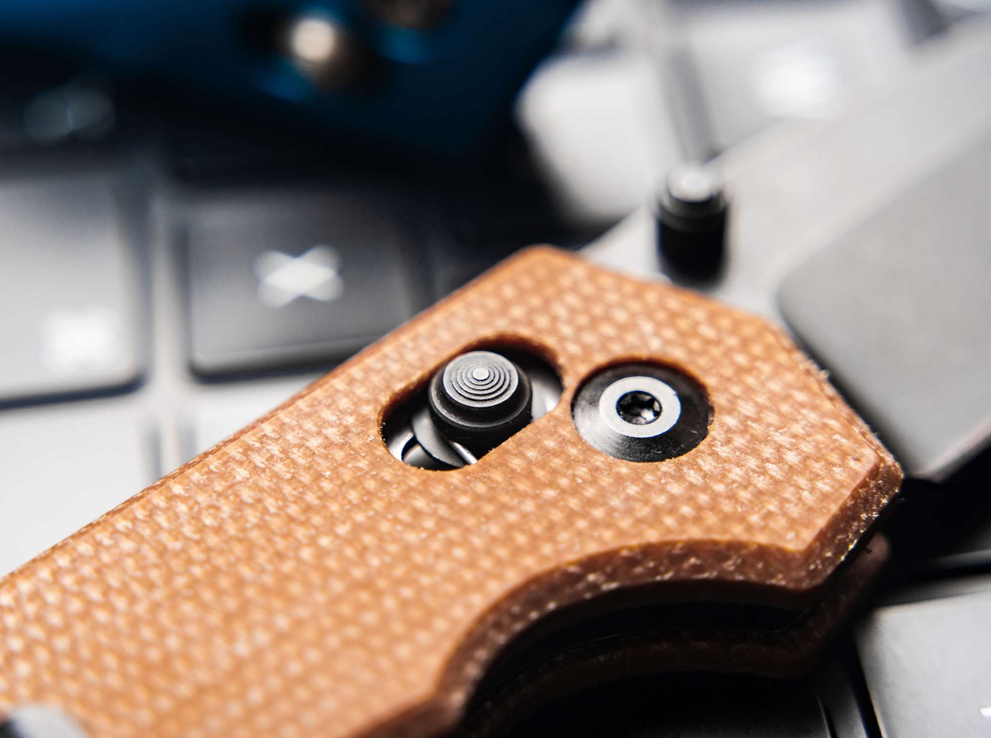 Briceag Böker Plus Rockstub Brown Micarta 2.0 – Cuțit EDC Compact 14C28N cu Crossbar Lock