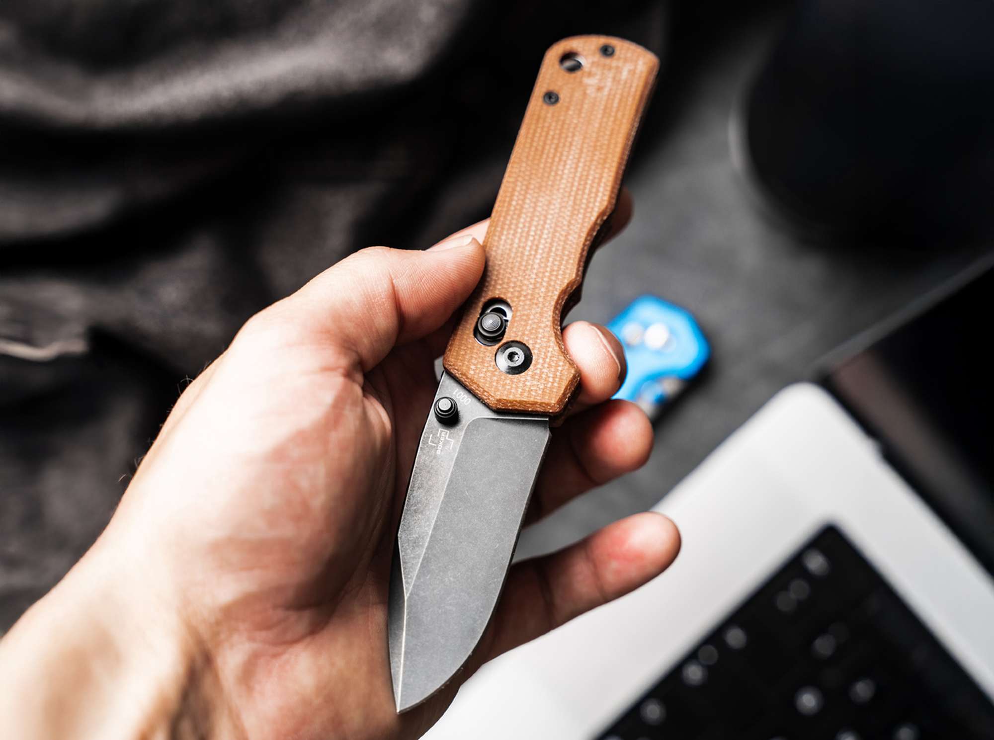 Briceag Böker Plus Rockstub Brown Micarta 2.0 – Cuțit EDC Compact 14C28N cu Crossbar Lock