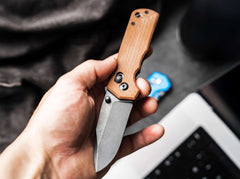Briceag Böker Plus Rockstub Brown Micarta 2.0 – Cuțit EDC Compact 14C28N cu Crossbar Lock