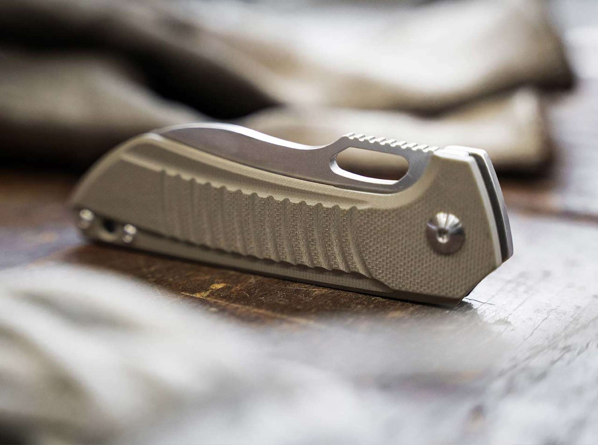Briceag Böker Plus Swoopy – Cuțit EDC Modern, Ergonomic și Precis