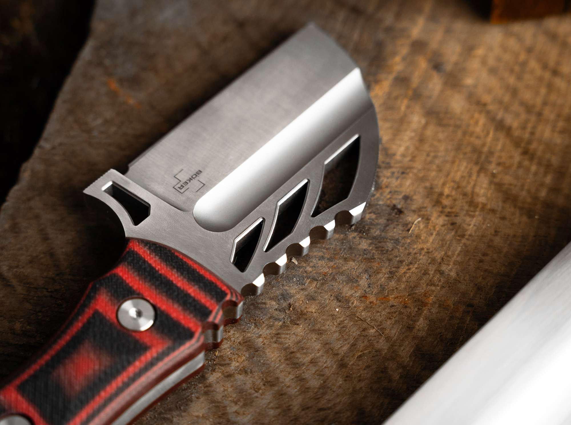 Briceag Böker Plus URD XL Böker- Lama D2 Wharncliffe, Constructie Full Tang