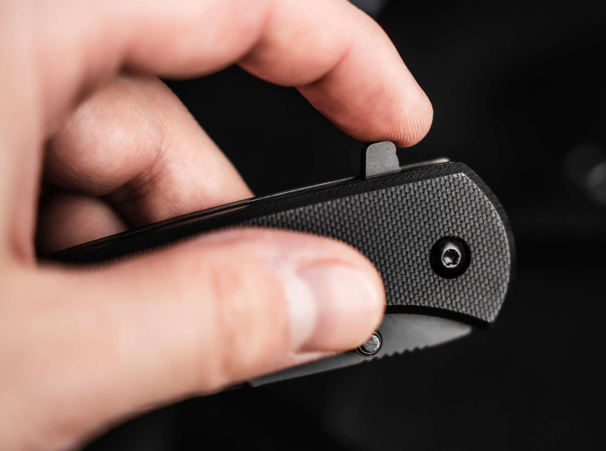 Briceag Magnum Blackjay – Cuțit EDC Robust, Modern și Ușor de Utilizat