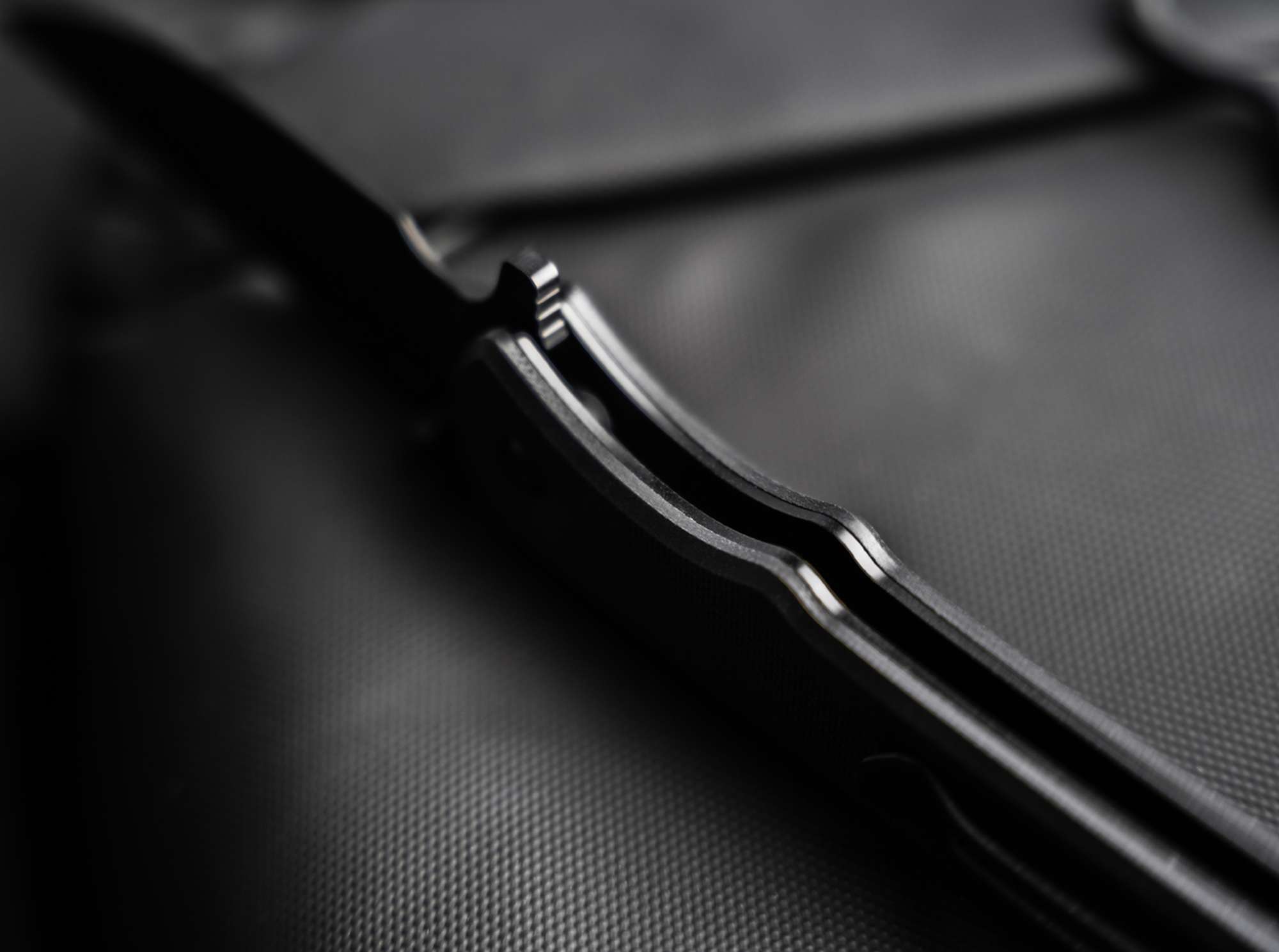 Briceag Magnum Blackjay – Cuțit EDC Robust, Modern și Ușor de Utilizat