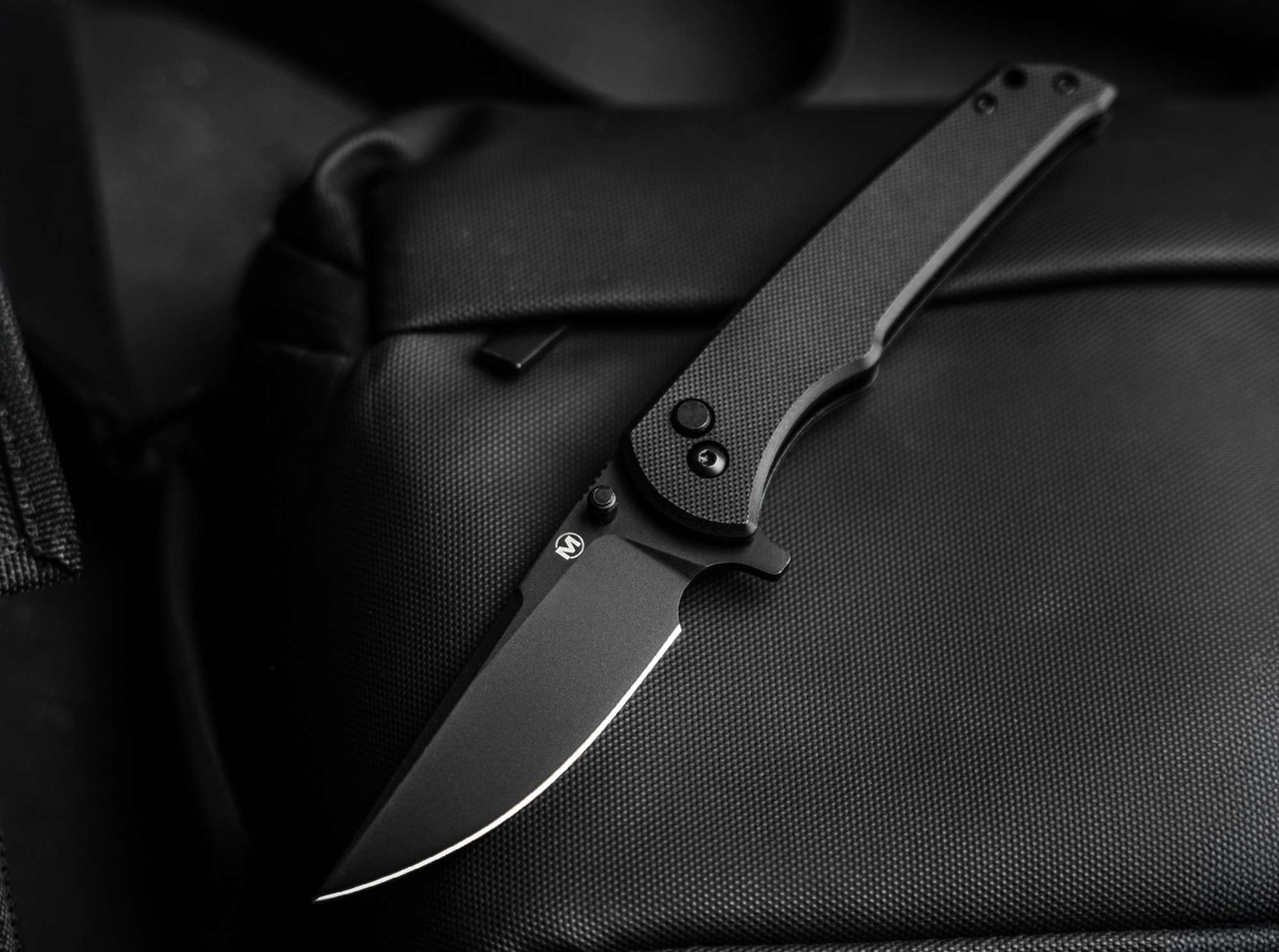 Briceag Magnum Blackjay – Cuțit EDC Robust, Modern și Ușor de Utilizat