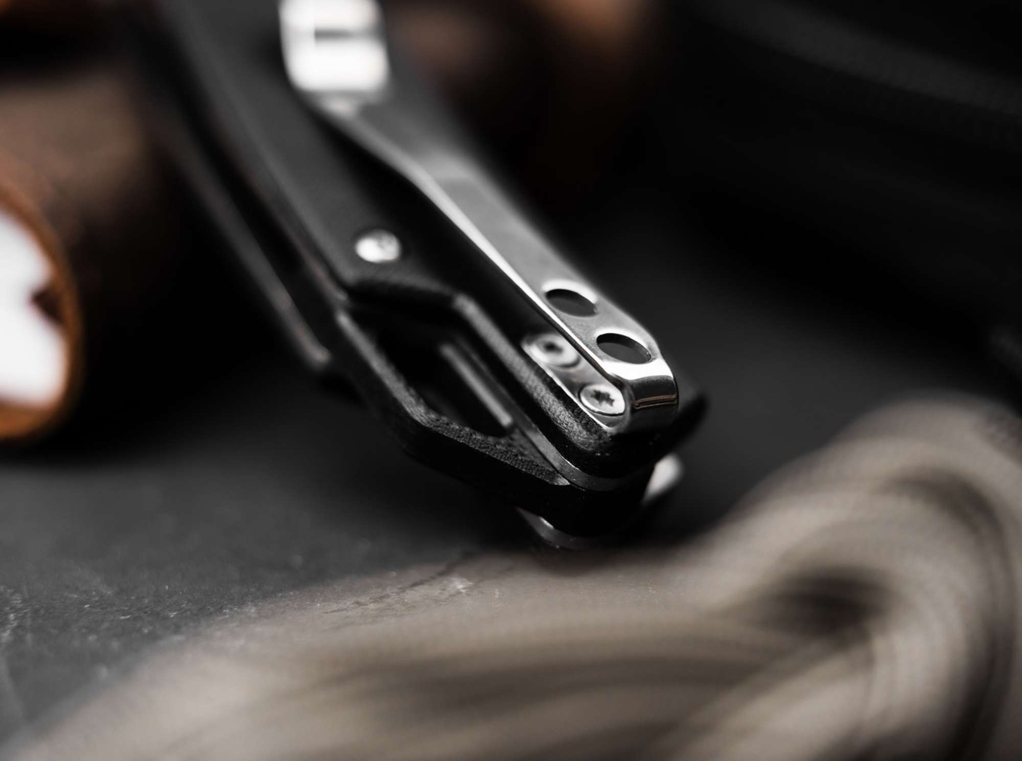 Briceag Magnum Cliff Wharn – Cuțit EDC Modern, Precis și Fiabil