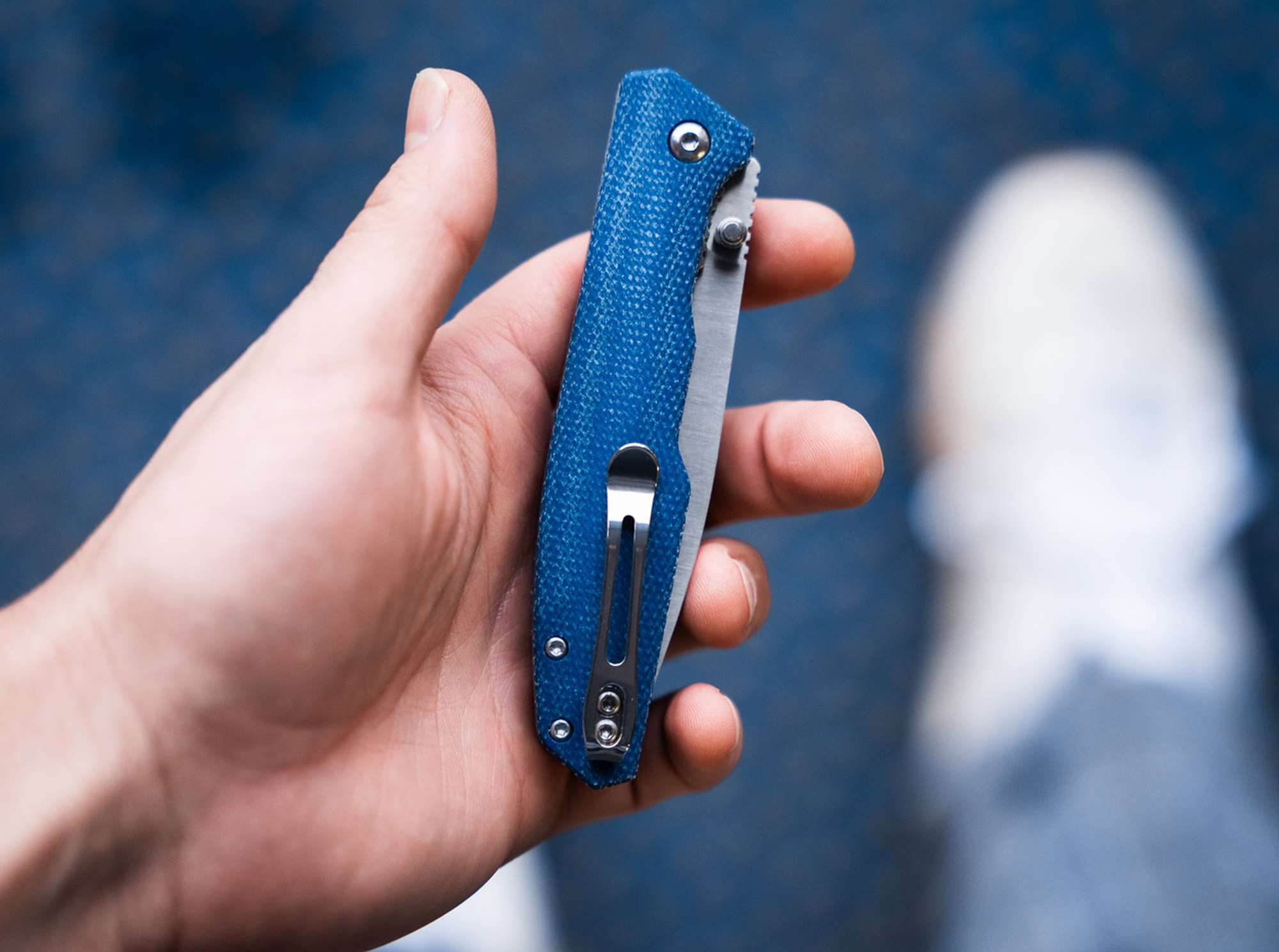 Briceag Magnum Deep Blue Canvas – Cuțit EDC Modern, Ușor și Elegant