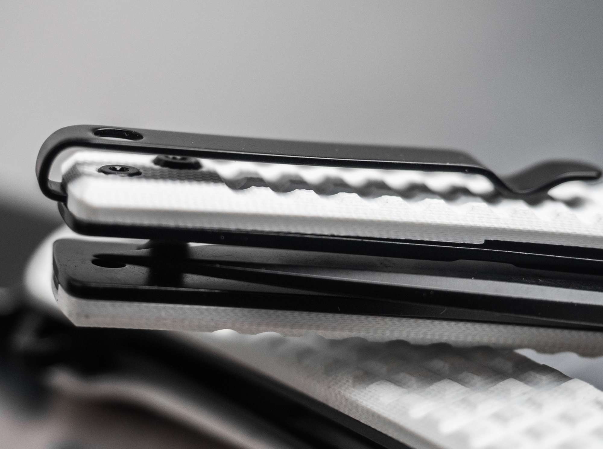 Briceag Magnum Empery – Cuțit EDC Modern, Ușor și Versatil