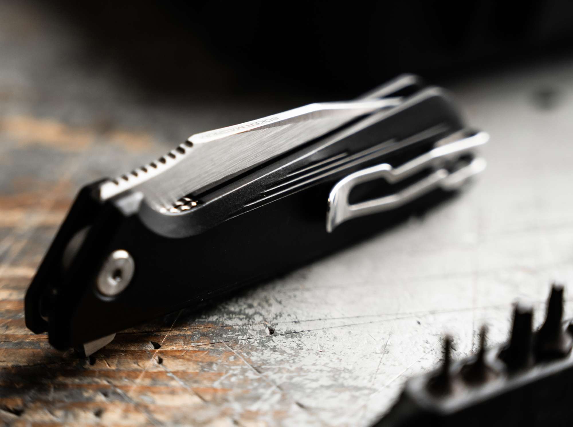Briceag Magnum MF.3 – Cuțit EDC Modern, Robust și Echilibrat