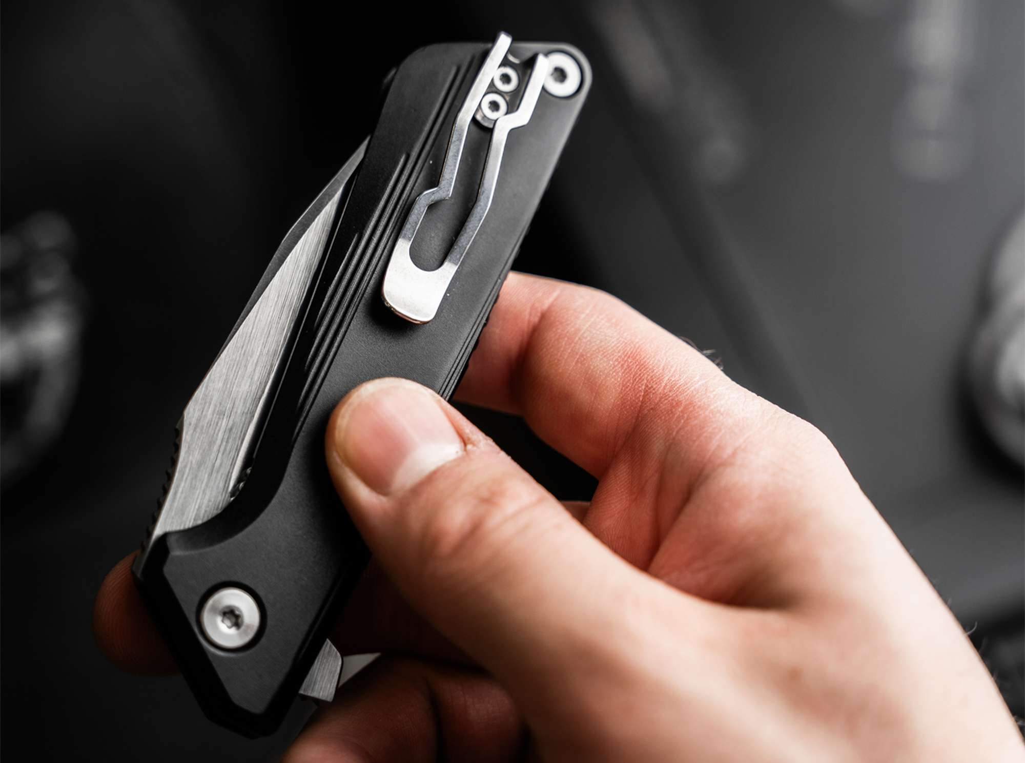 Briceag Magnum MF.3 – Cuțit EDC Modern, Robust și Echilibrat