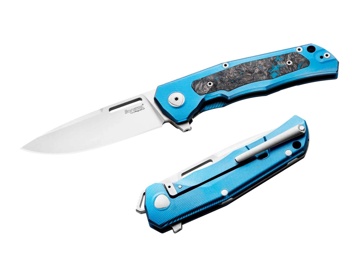 Briceag Q4ttro Blue Ti CF LionSteel- Lamă MagnaCut, Mecanisme Multiple de Deschidere