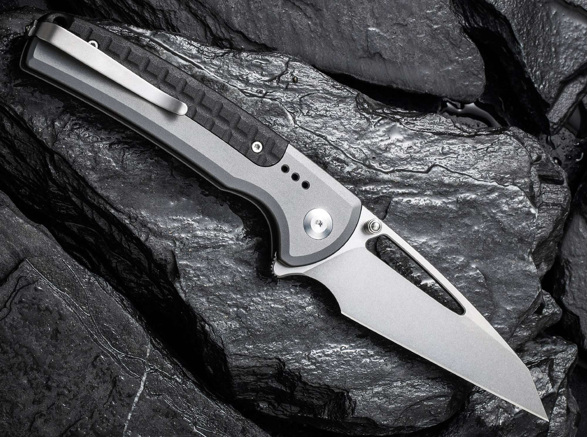 Briceag Sentinel Strike Aluminum Grey & Black CIVIVI- Lama Reverse Tanto, Spărgător Geamuri