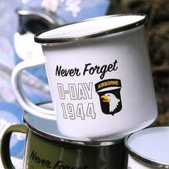Cană Emailată D-Day 1944 Alb Fostex - Rezistență Legendară pentru Omagiu Istoric