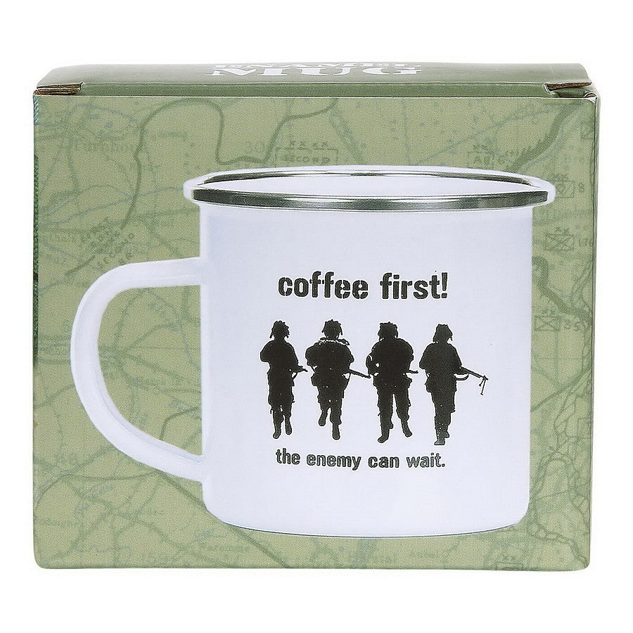 Cană Emaille Coffee First! Alb Fostex - Ritualul Tău Tactic de Dimineață