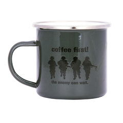 Cană Emaille Mok Coffee First! Verde Fostex - Rezistență și Ritual Matinal