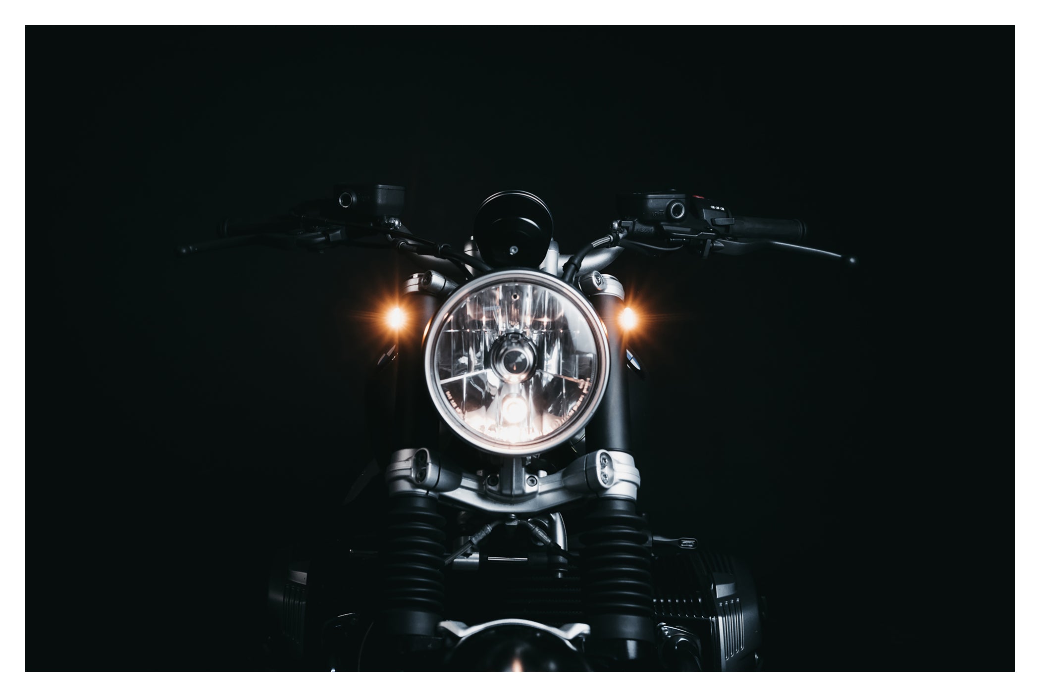 Capace Furcă cu Semnalizatoare MOTOISM Type-Two - Carbon Mat