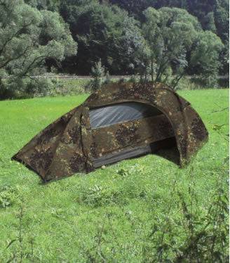 Cort Mil-Tec Recom Flecktarn – montat în teren, vedere laterală