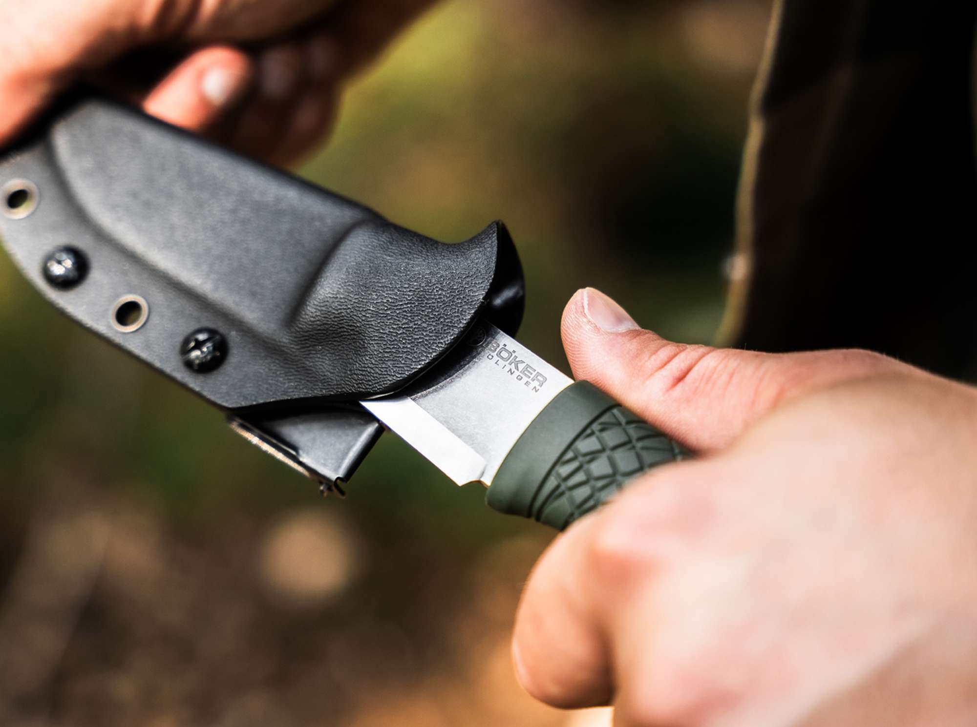 Cuțit Böker Bronco Mini CPM-3V Green Scandi – Bushcraft Compact, Extrem de Rezistent