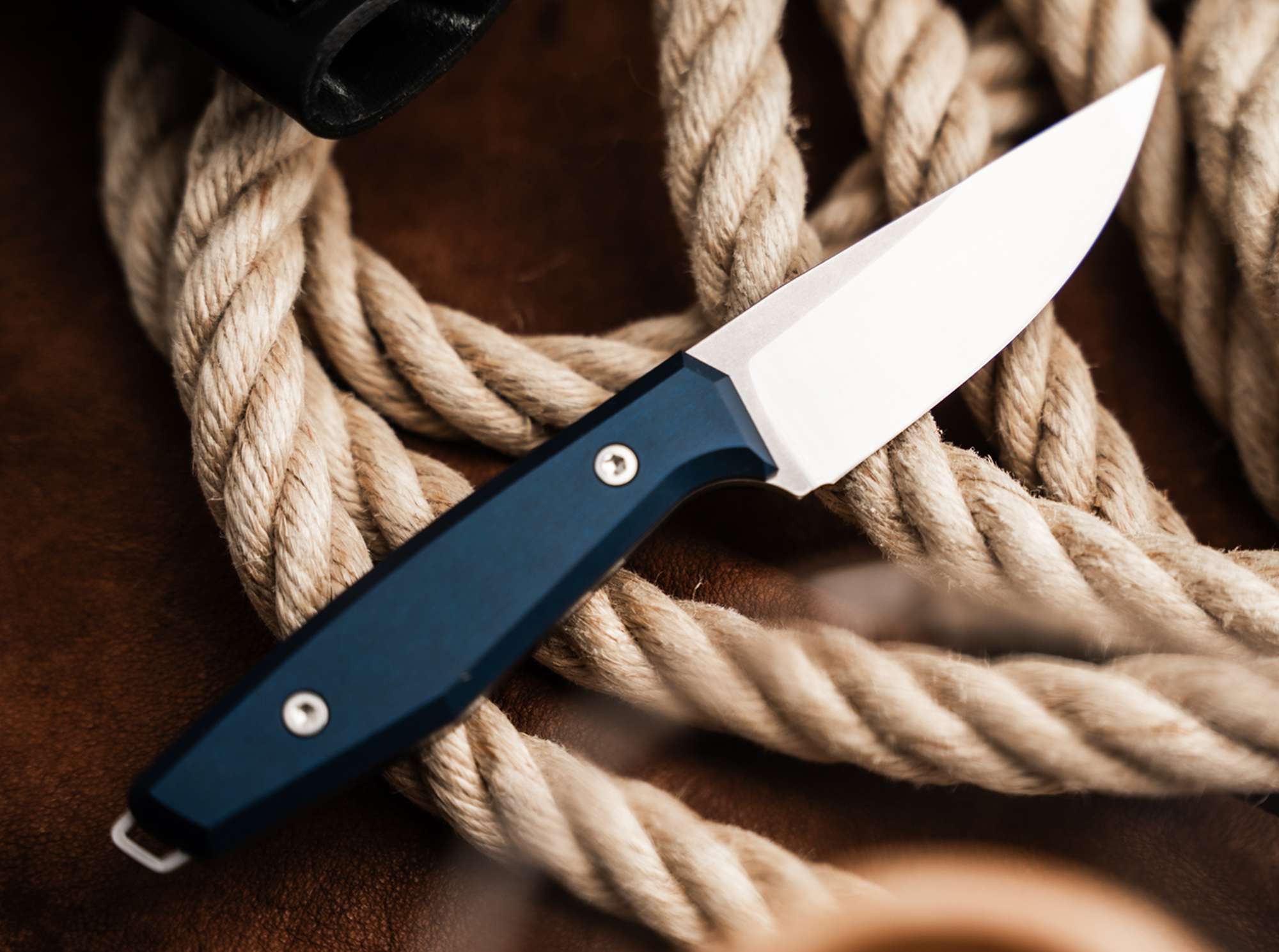 Cuțit Böker Daily Knives AK1 Droppoint MagnaCut Blue – EDC Premium, Ultra Ușor și Extrem de Performant