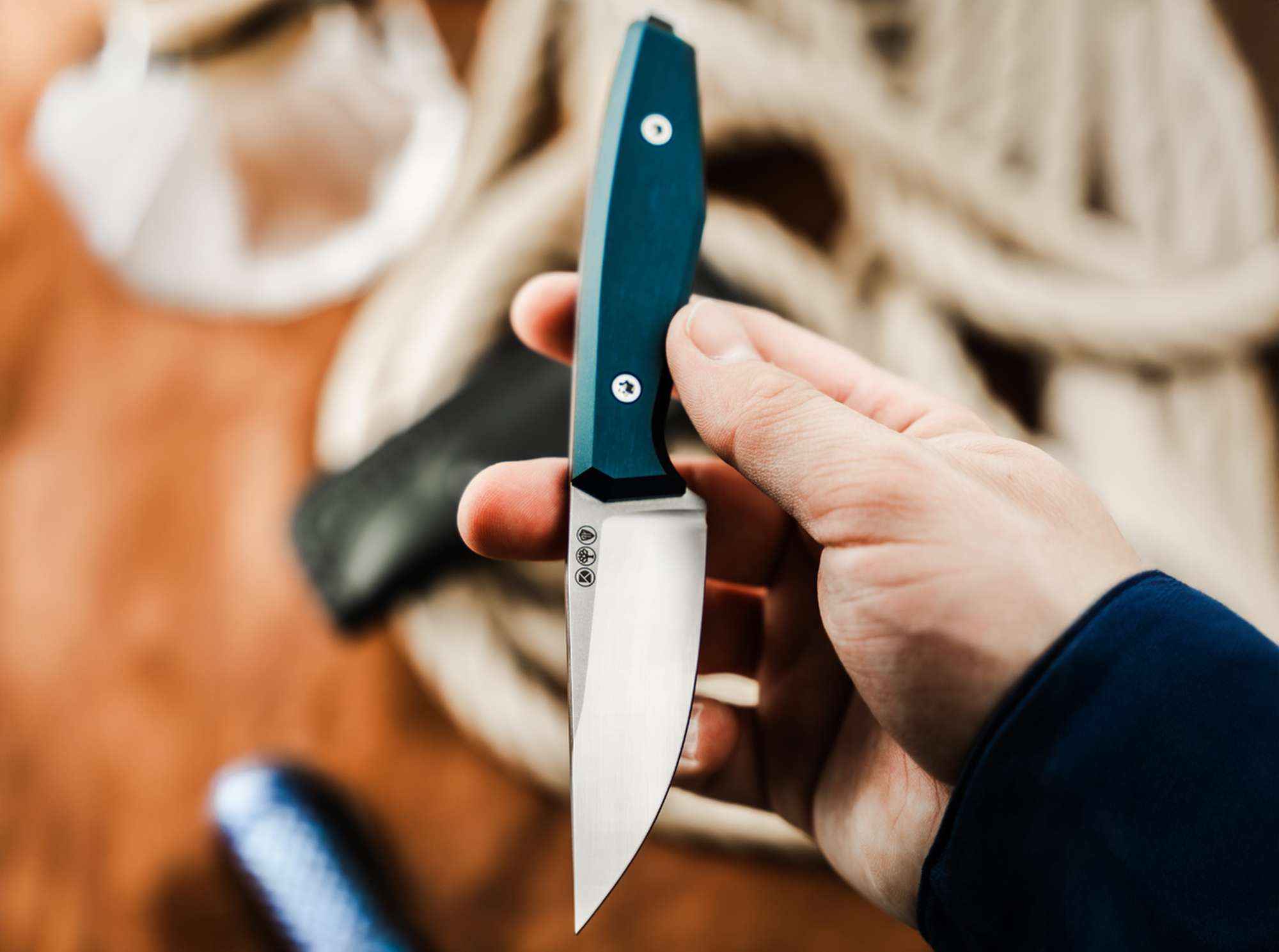 Cuțit Böker Daily Knives AK1 Droppoint MagnaCut Blue – EDC Premium, Ultra Ușor și Extrem de Performant