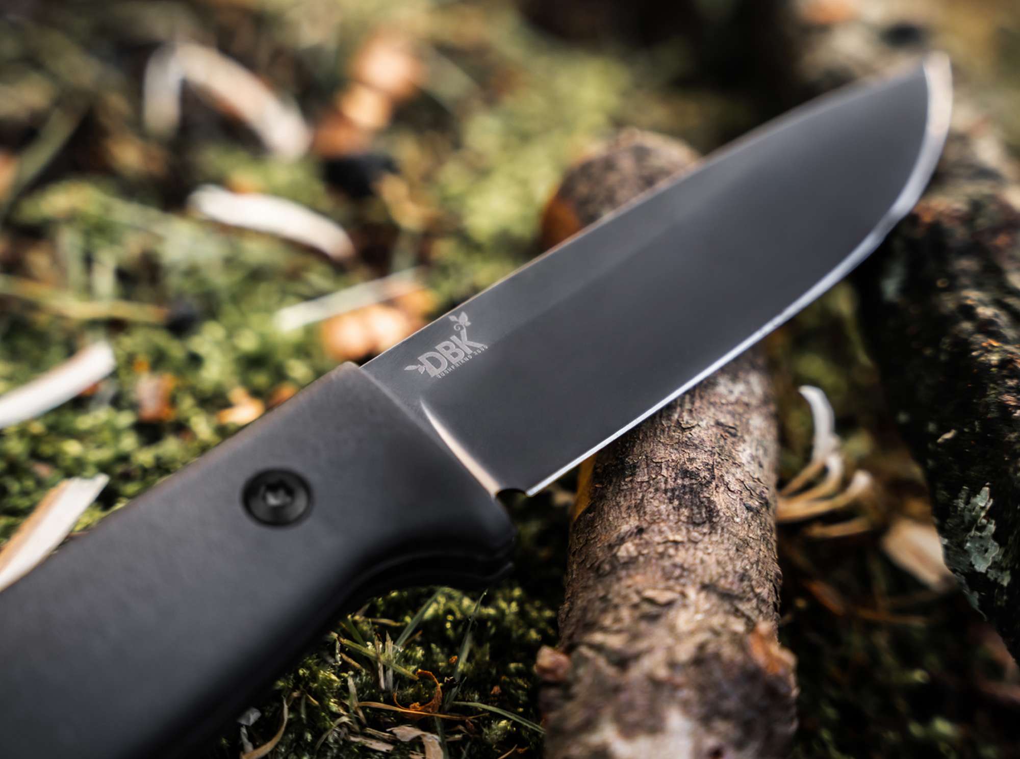 Cuțit Böker DBK Bushfriend 2000 All Black – Bushcraft Serios, Design Discret și Rezistență Reală