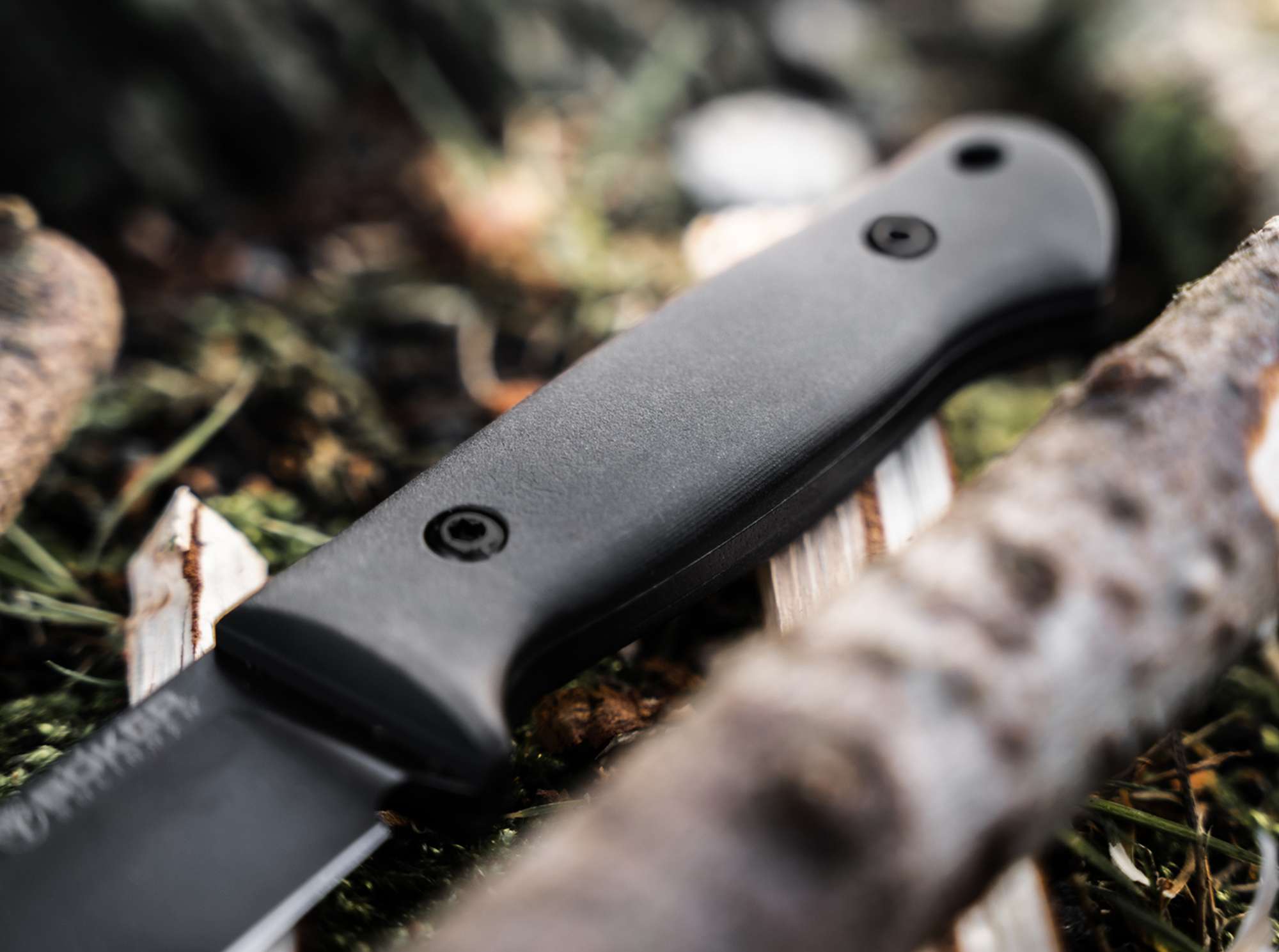 Cuțit Böker DBK Bushfriend 2000 All Black – Bushcraft Serios, Design Discret și Rezistență Reală