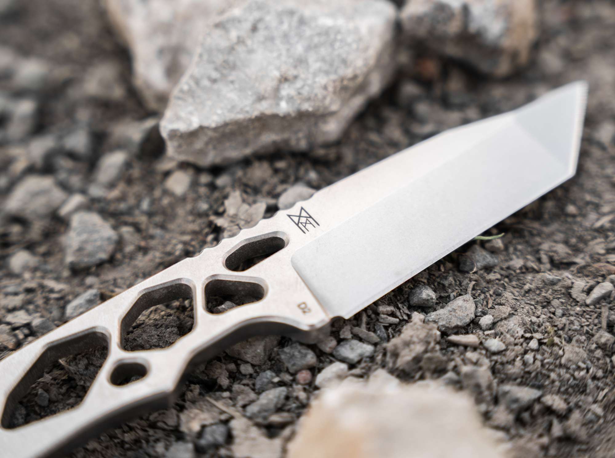 Cuțit Böker Plus Superlight Tanto – Compact, Extrem de Robust și Design Industrial