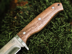 Cuțit Böker Plus Walnut Drop – Elegant, Robust și Pregătit pentru Outdoor