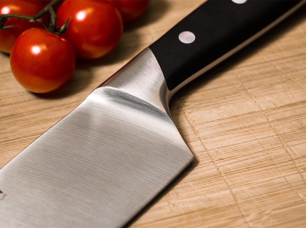 Cutit de bucatarie Böker Plus Forge Santoku Böker- Lama Larga, Manevrare Ergonomica