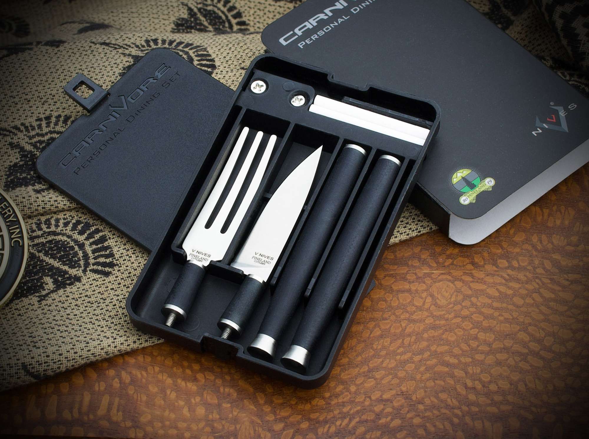 Cutit de bucatarie Spartan Blades Carnivore Dining Set G10 Black Pineland Cutlery, Inc- Manere G10, Otel VG-10