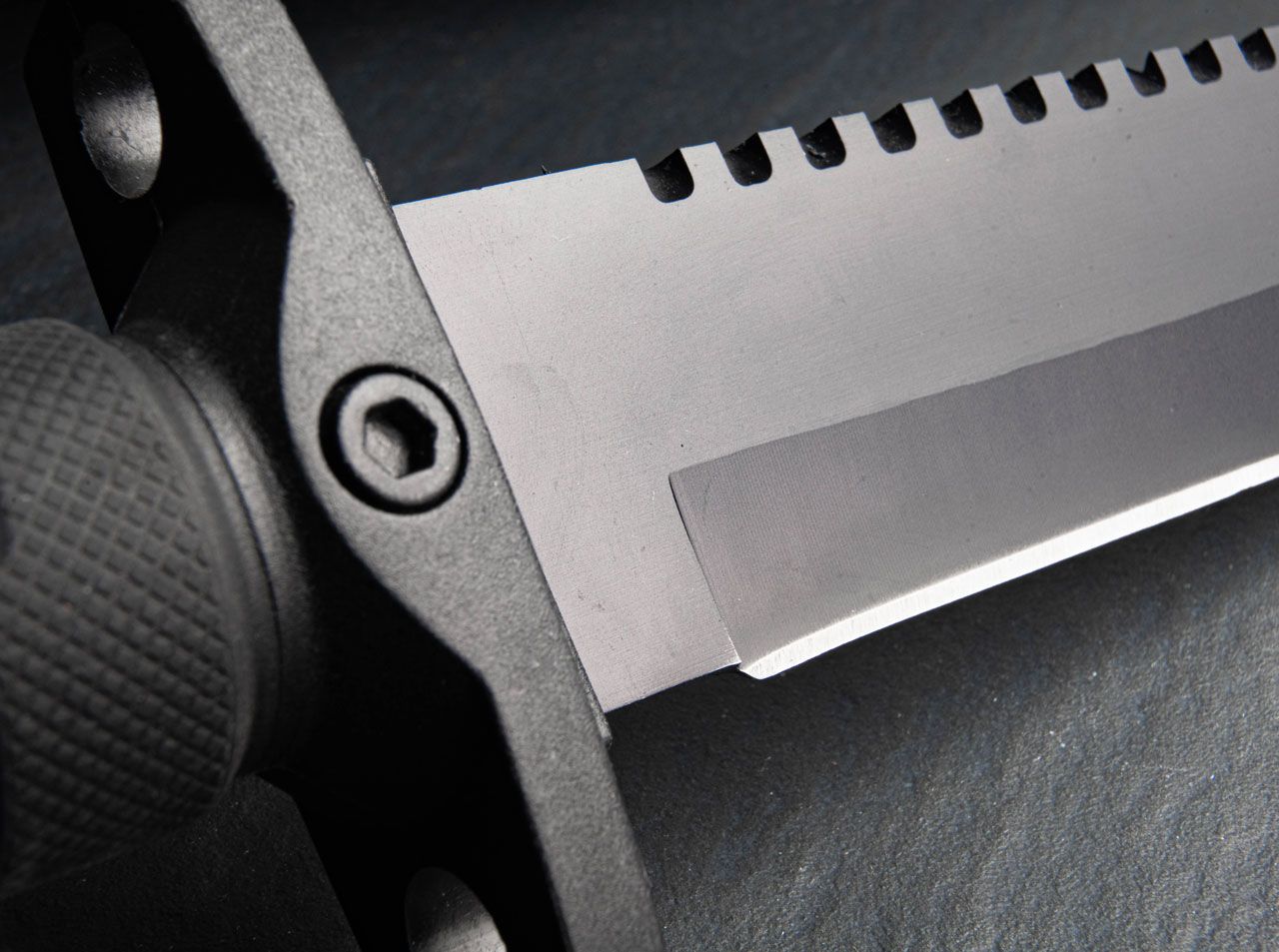 Cuțit Magnum John Jay Survival Knife – Mare, Puternic și Gândit pentru Supraviețuire