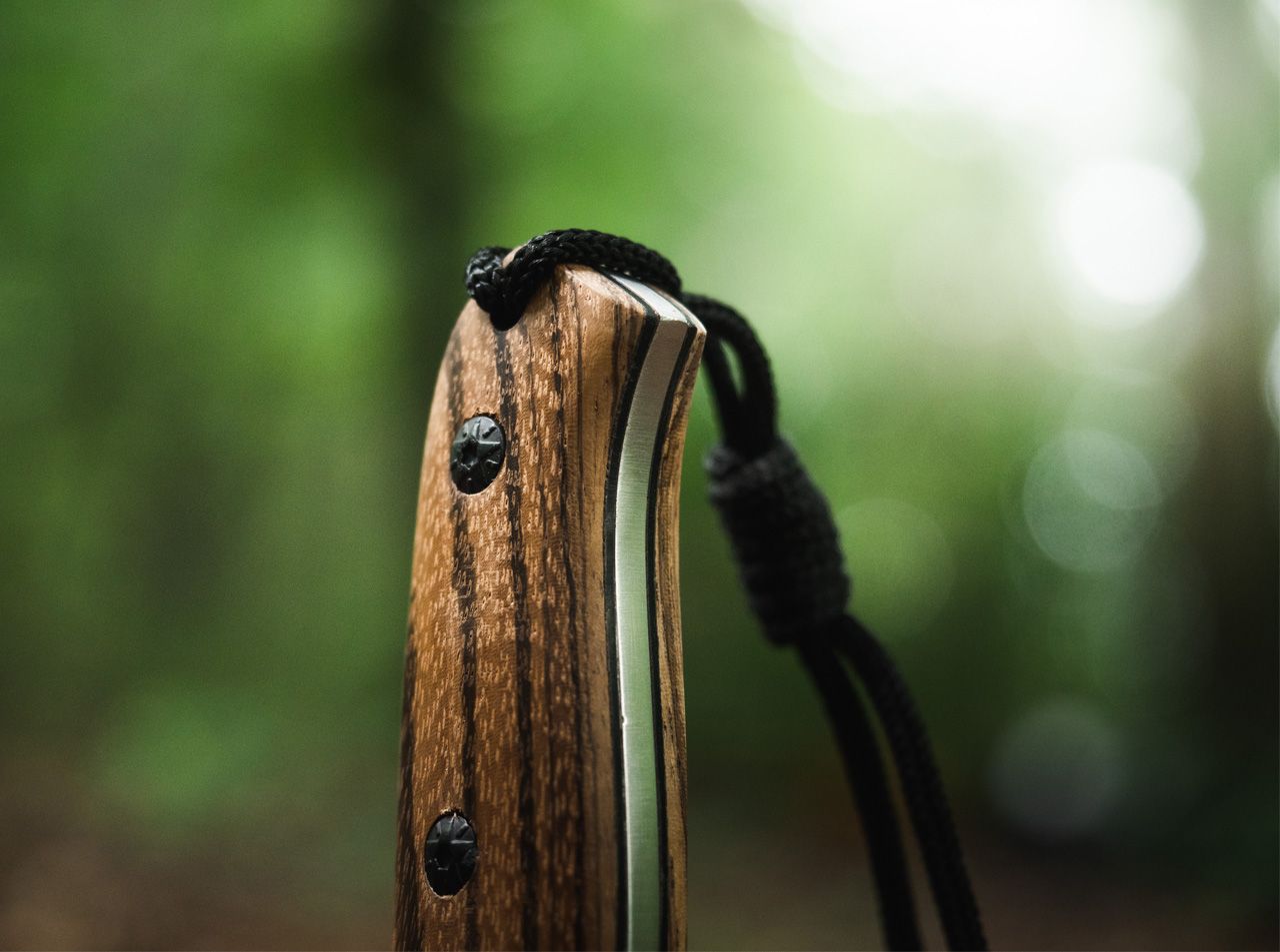 Cuțit Magnum Zebra Drop – Robust, Elegant și Pregătit pentru Outdoor