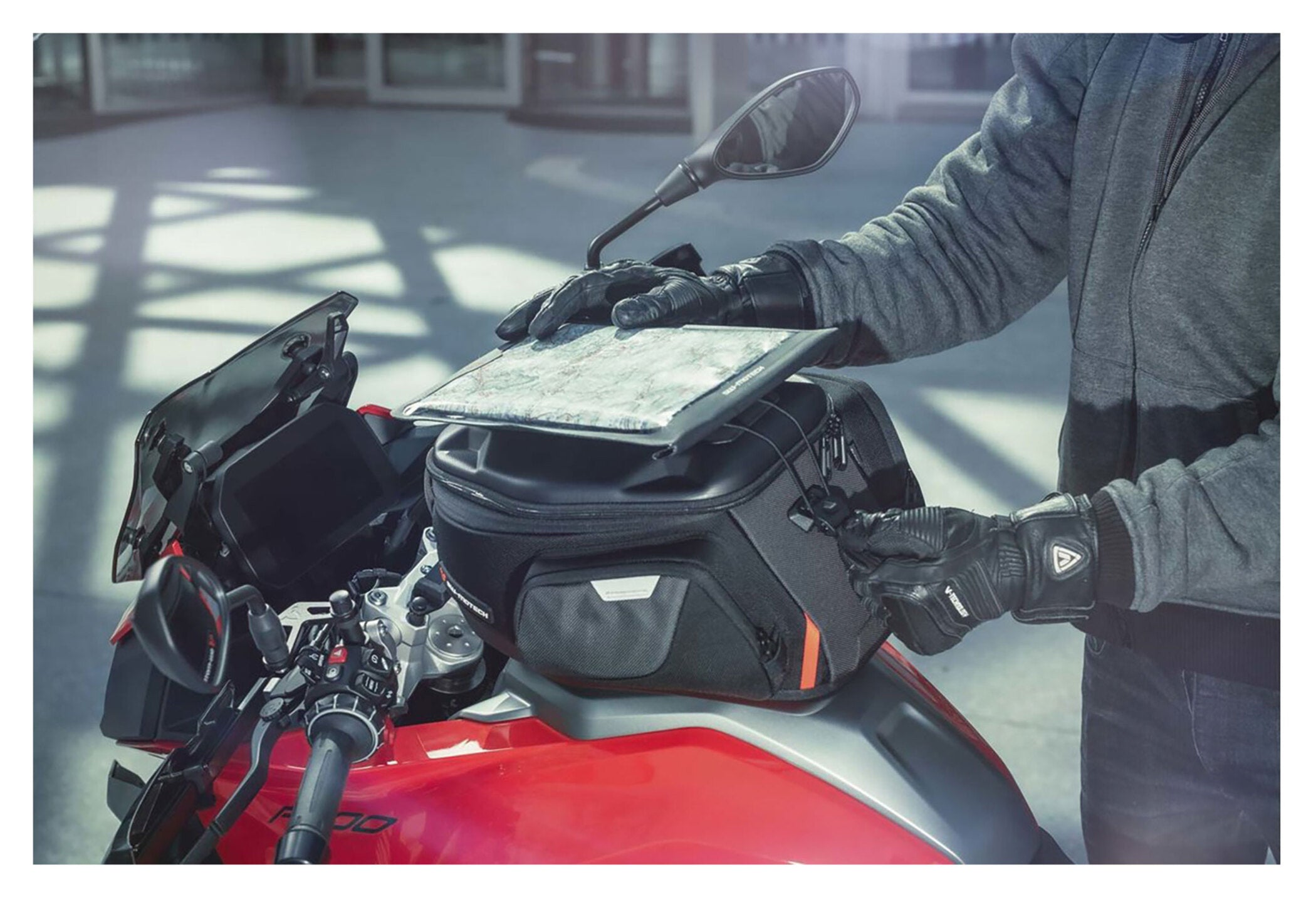 Drybag Tablet MOLLE SW-MOTECH - Rezistent la apă, 10.8 inch