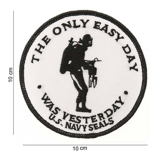 Ecuson Tactic "The Only Easy Day" (Wit) Diverse - Afirmă-ți Mentalitatea de Neclintit